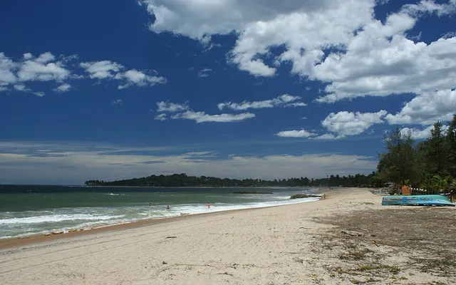 Arugam Bay Surfing